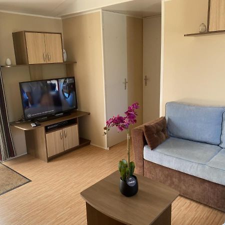 Le Bonheur Est Dans Le Pre. Hotel เลอเทรปอร์ ภายนอก รูปภาพ